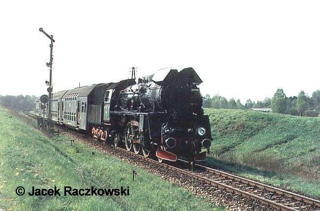 Pociąg Toruń-Sierpc wjeżdża do Lubicza